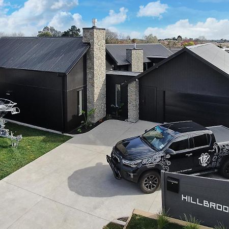 Hillbrook - A Luxurious Guesthouse Ohauiti ภายนอก รูปภาพ