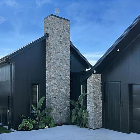 Hillbrook - A Luxurious Guesthouse Ohauiti ภายนอก รูปภาพ