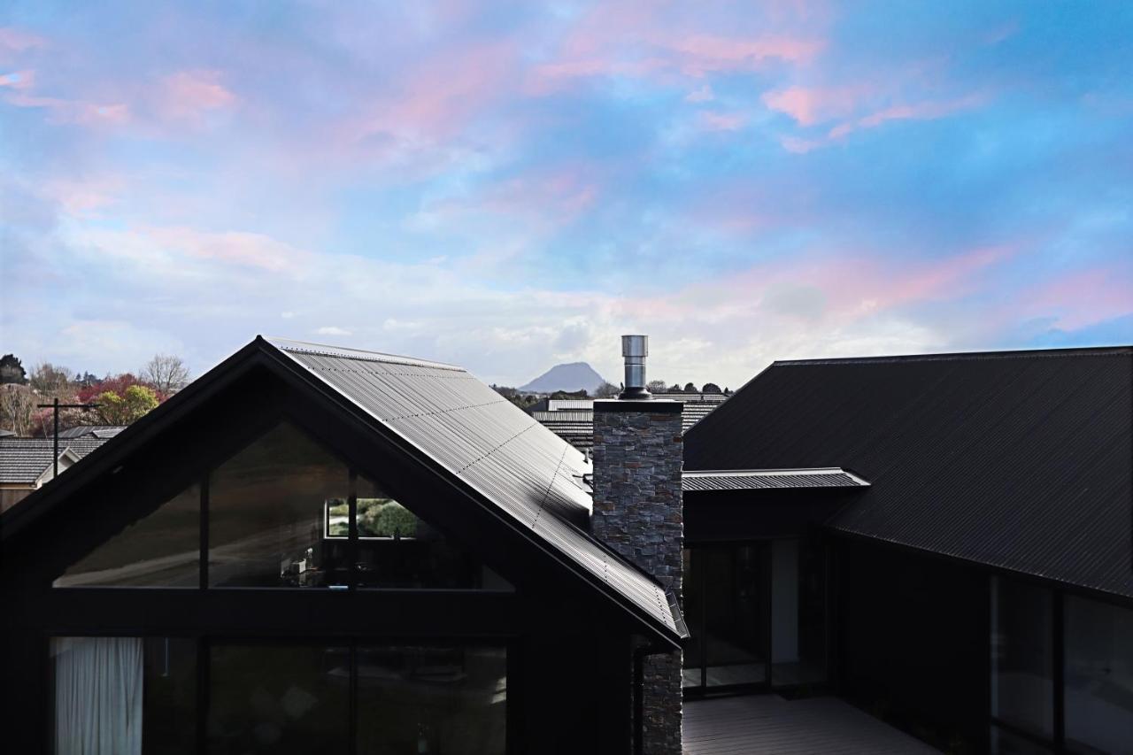 Hillbrook - A Luxurious Guesthouse Ohauiti ภายนอก รูปภาพ
