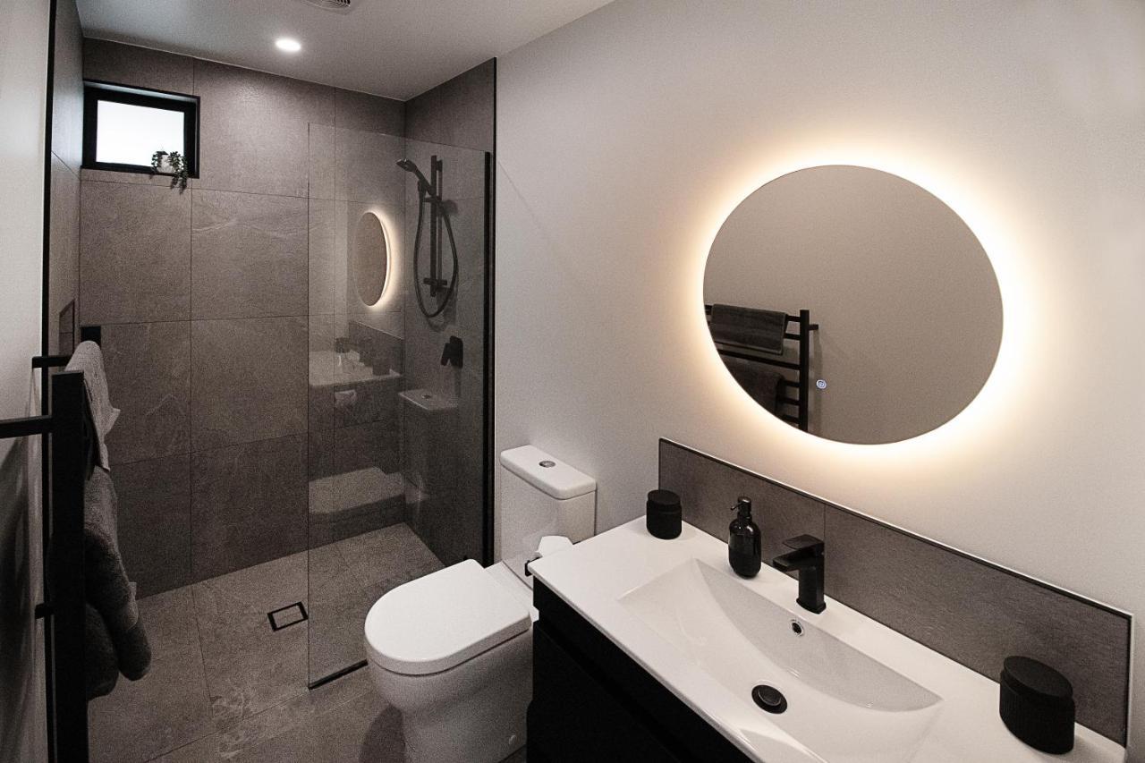 Hillbrook - A Luxurious Guesthouse Ohauiti ภายนอก รูปภาพ